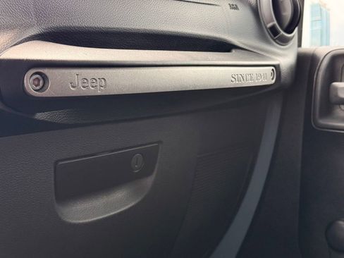 Used 2014 Jeep Wrangler Sport w/ Connectivity Group AWD/4WD image 29