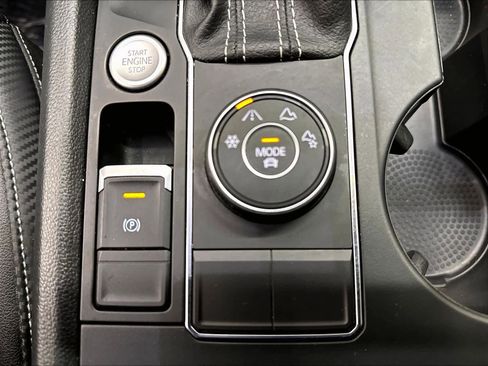 Used 2023 Volkswagen Atlas Cross Sport SE AWD/4WD image 18