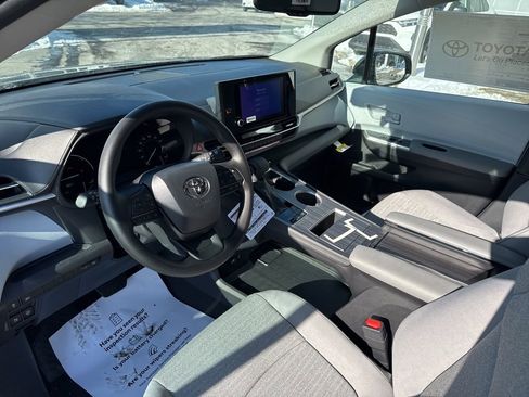 New 2026 Toyota Sienna LE image 11