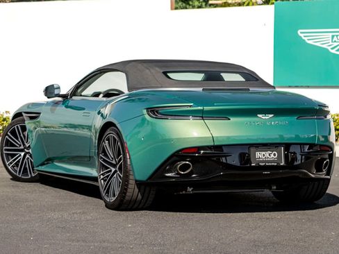 Used 2024 Aston Martin DB12 Convertible image 3