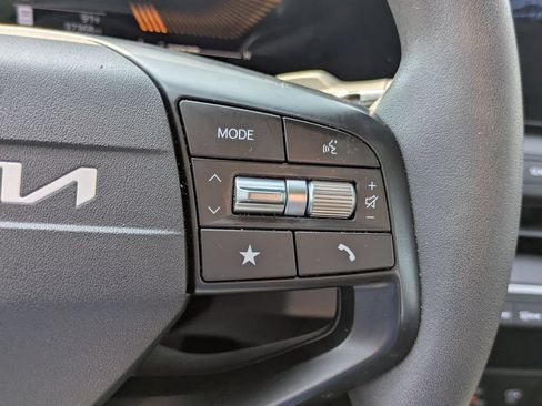 Used 2025 Kia K4 FWD image 12