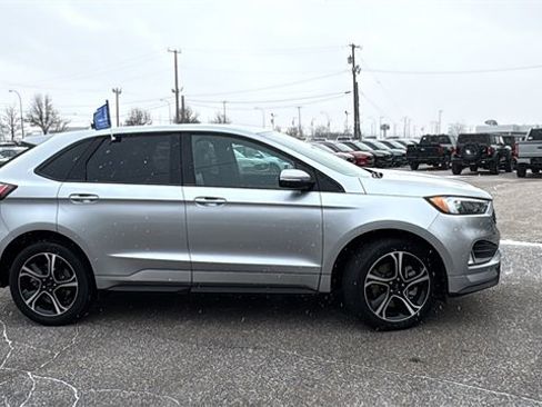 Certified 2023 Ford Edge ST image 3