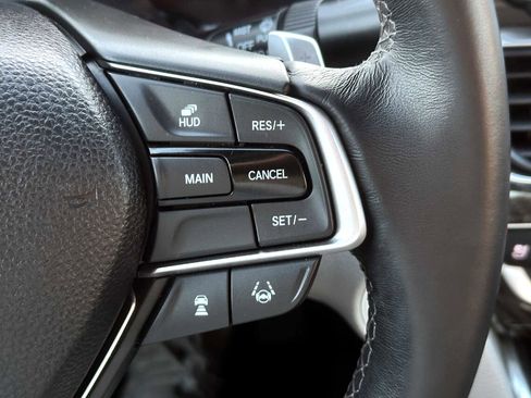 Used 2018 Honda Accord Touring image 21