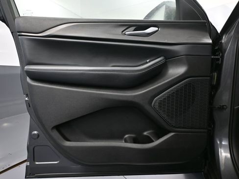 Used 2023 Jeep Grand Cherokee Altitude AWD/4WD image 20