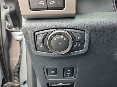 Used 2022 Ford F450 Platinum w/ FX4 Off-Road Package AWD/4WD image 20