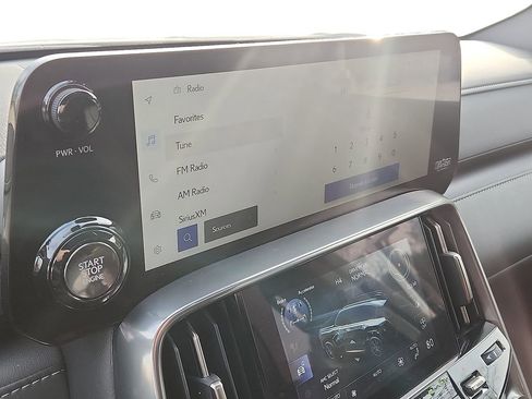 Used 2025 Lexus LX 600 4WD w/ Luxury Package image 18