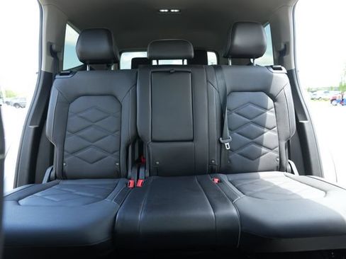 Used 2024 Volkswagen Atlas SE AWD/4WD image 36
