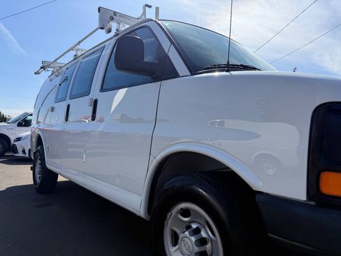 Used 2016 Chevrolet Express 2500 RWD image 38