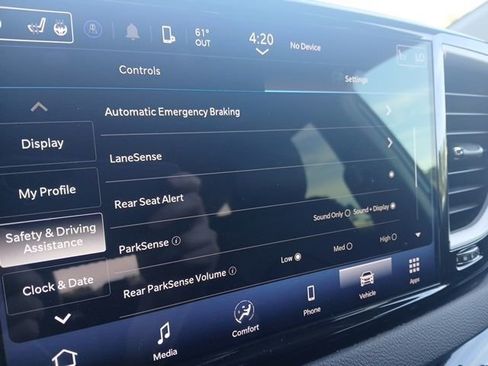 Used 2024 Chrysler Pacifica Touring-L image 29