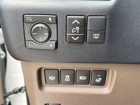 Used 2022 Lexus GX 460 Premium w/ Premium Package AWD/4WD image 25