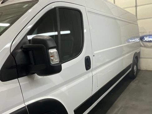 Used 2025 RAM ProMaster 2500 w/ Convenience Group FWD image 4