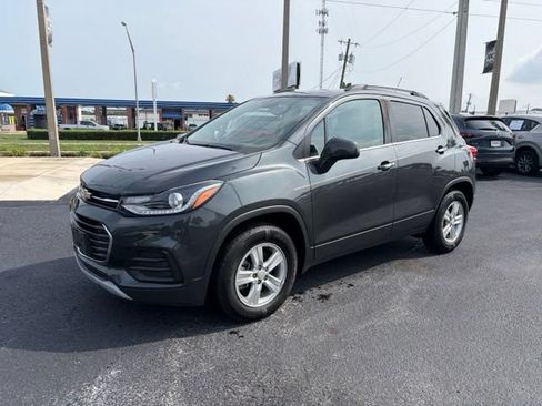 Used 2020 Chevrolet Trax LT AWD/4WD image 3