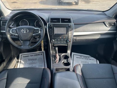 Used 2015 Toyota Camry SE w/ Moonroof Package image 19