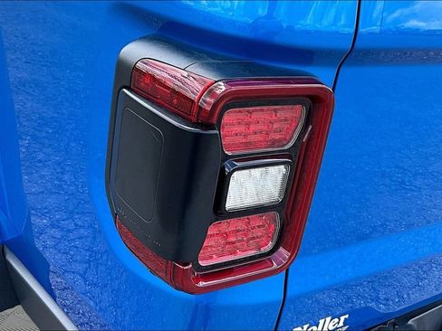 Used 2021 Jeep Gladiator Mojave AWD/4WD image 31