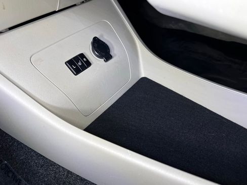 Used 2014 Toyota Prius Four image 34