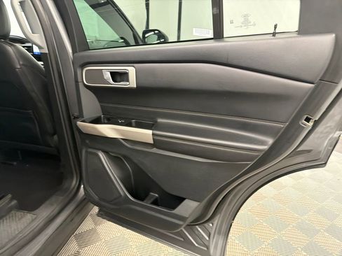 Used 2023 Ford Explorer XLT w/ Equipment Group 202A RWD image 17
