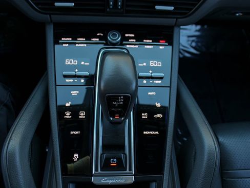 Used 2019 Porsche Cayenne image 38