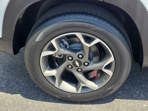 Used 2024 Chevrolet Trax LT w/ Sunroof Package FWD image 7