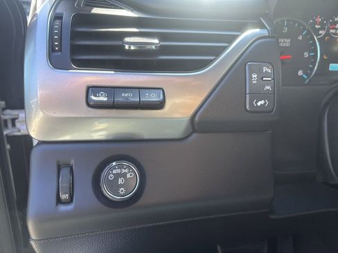 Used 2016 Chevrolet Suburban LTZ image 11