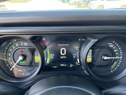 Used 2025 Jeep Wrangler Unlimited Sahara image 26