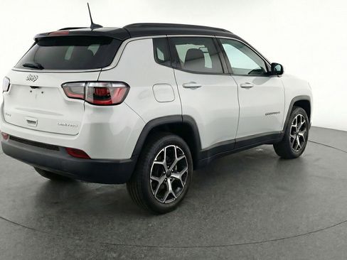 Used 2025 Jeep Compass Limited image 9