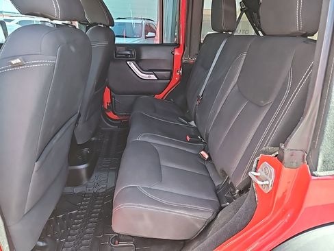 Used 2014 Jeep Wrangler Unlimited Rubicon w/ Connectivity Group AWD/4WD image 14