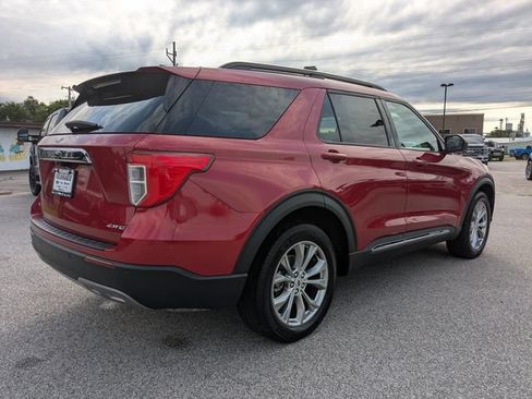 Used 2023 Ford Explorer XLT w/ Equipment Group 202A AWD/4WD image 11