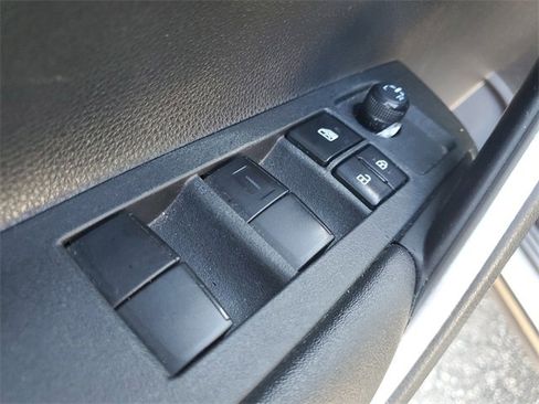 Used 2023 Toyota Corolla Cross XLE image 21