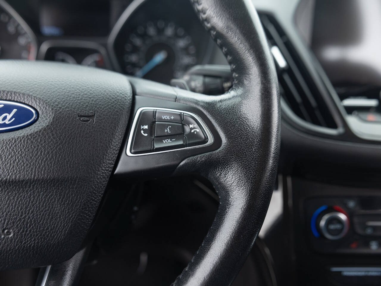 Used 2017 Ford Escape Titanium FWD image 38