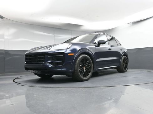 Certified 2026 Porsche Cayenne GTS AWD/4WD image 32