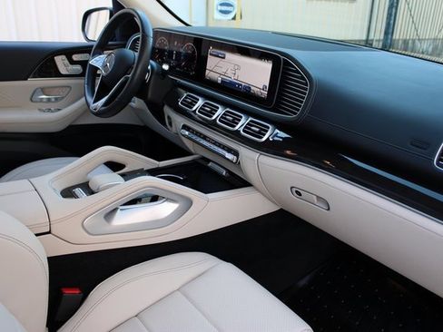 Used 2024 Mercedes-Benz GLS 450 4MATIC image 12