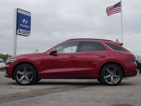 Used 2025 Genesis GV70 3.5T Sport w/ Sport Prestige Package AWD/4WD image 15