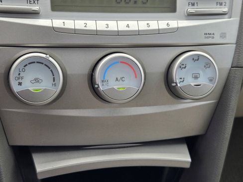 Used 2011 Toyota Camry LE FWD image 18