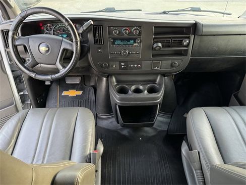 Used 2018 Chevrolet Express 2500 Extended image 9