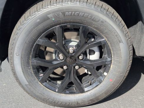 New 2026 Jeep Grand Cherokee Altitude image 9