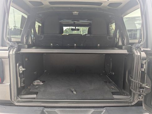 Used 2018 Jeep Wrangler Unlimited Rubicon image 12