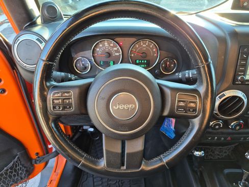 Used 2013 Jeep Wrangler Unlimited Sahara w/ Connectivity Group AWD/4WD image 18