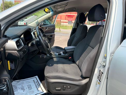 Used 2018 Kia Sorento FWD image 10