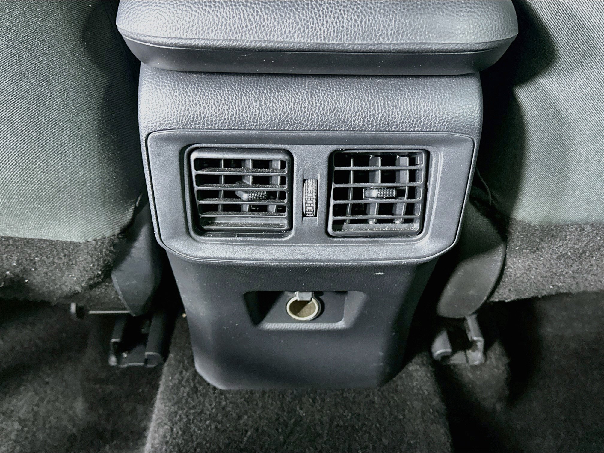 Used 2025 Toyota RAV4 LE AWD/4WD image 27
