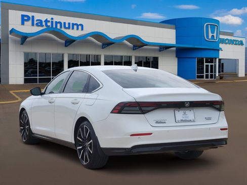 Used 2025 Honda Accord Touring image 5