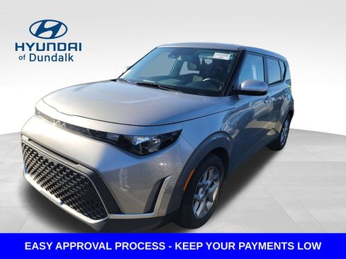 Used 2024 Kia Soul LX w/ Option Group 015 FWD image 3