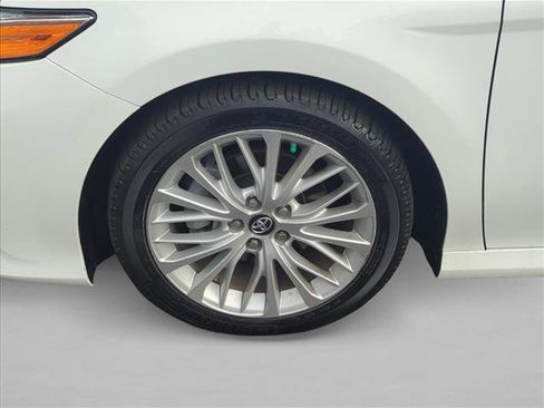 Used 2018 Toyota Camry XLE image 24