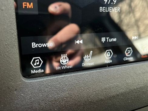 Used 2020 Jeep Cherokee Latitude w/ Cold Weather Group image 32