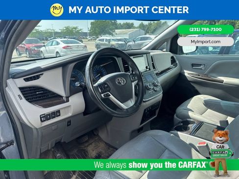 Used 2017 Toyota Sienna XLE Premium AWD/4WD image 8