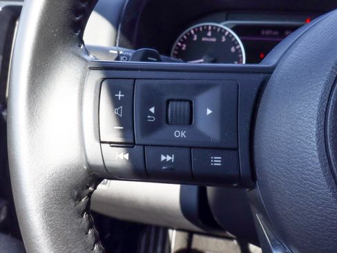 Used 2025 Nissan Pathfinder SV FWD image 26