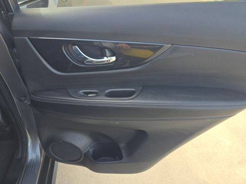 Used 2018 Nissan Rogue SL w/ Premium Package image 29