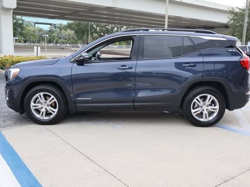 Used 2018 GMC Terrain SLE w/ Driver Convenience Package FWD image 4