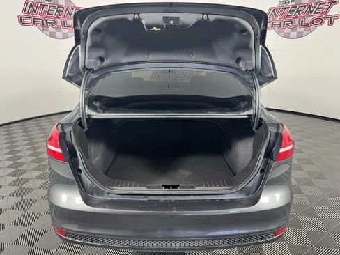 Used 2018 Ford Focus SE image 25