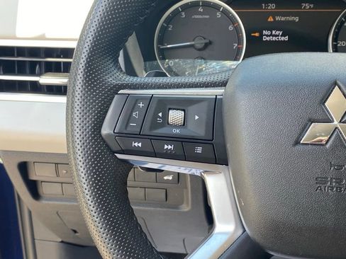 Used 2025 Mitsubishi Outlander SE AWD/4WD image 13