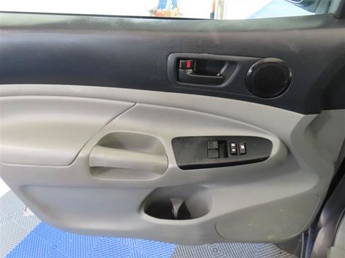 Used 2015 Toyota Tacoma PreRunner w/ Convenience Package RWD image 11